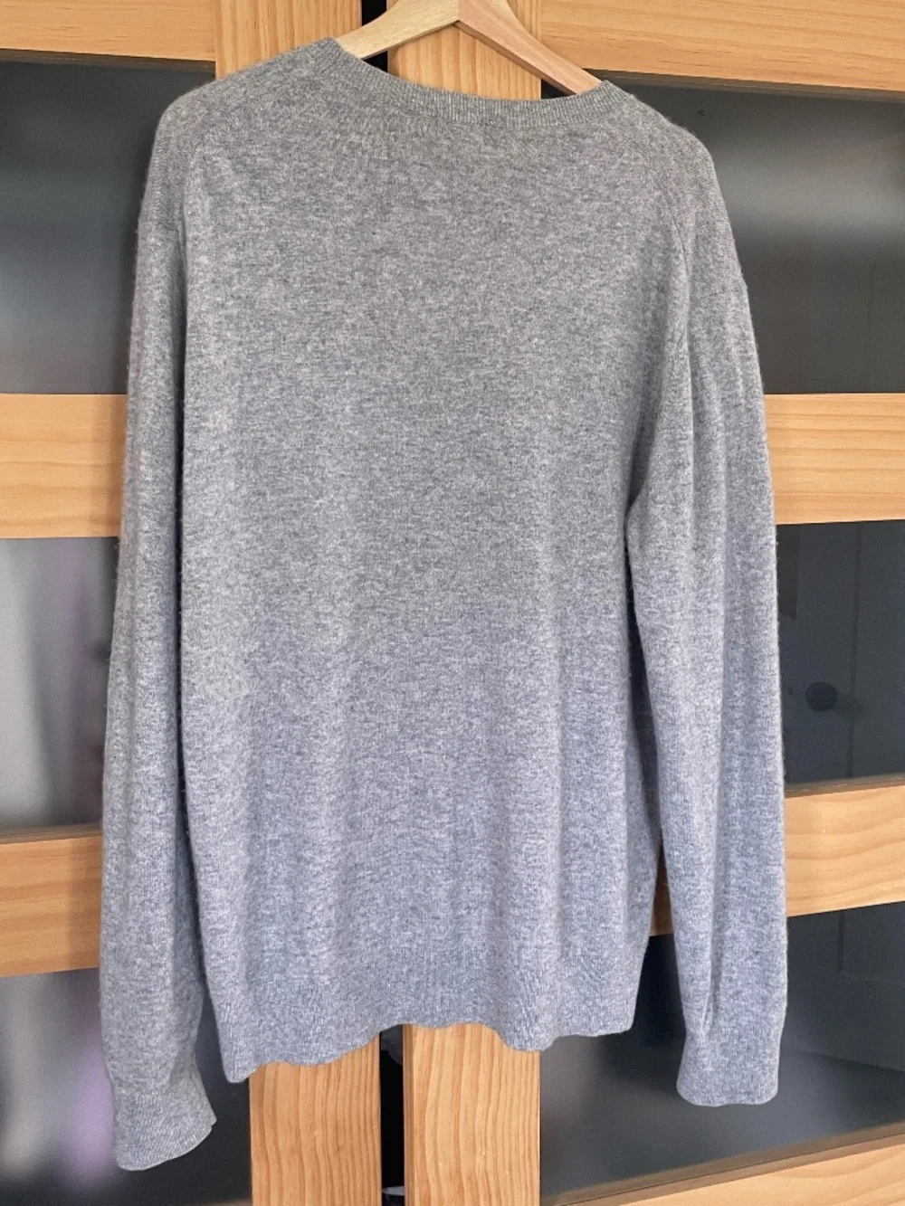 UNIQLO Oversized 100% Cashmere Gray Crew Neck - Fits Women’s M/L/XL - Picture 3 of 14